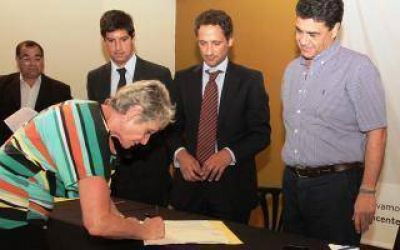 Jorge Macri entreg� escrituras gratuitas a familias de Vicente L�pez
