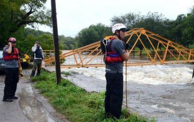 Hallaron el cad�ver de Ayl�n, la menor arrastrada por el r�o