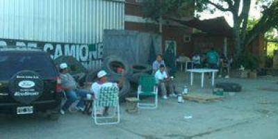 Sigue la protesta de los camioneros en arenera