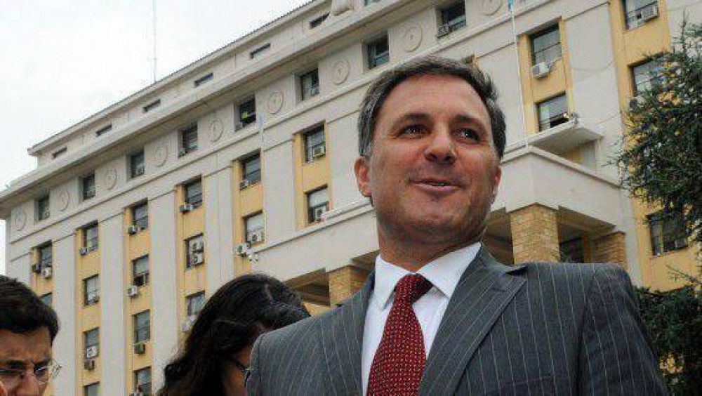 Roby desmiente y redobla su apuesta a Gobernador
