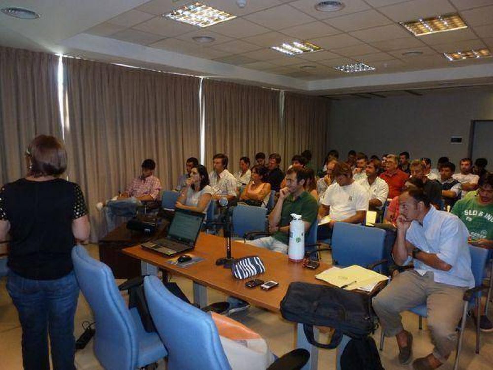 Jornada informativa para desempe�arse como vacunador acreditado en la campa�a contra la fiebre aftosa.