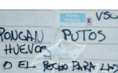 Pintadas y amenazas a jugadores de Villa San Carlos