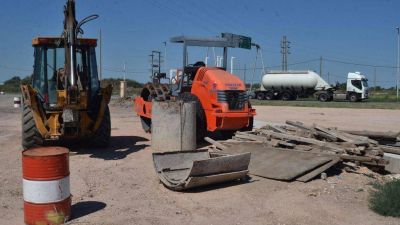 Intimaron a la empresa que abandon� la obra de construcci�n de la rotonda de El Cholo
