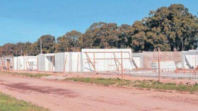 Se pararon los trabajos de un plan Pro.Cre.Ar. y m�s de 100 familias no saben c�mo seguir�