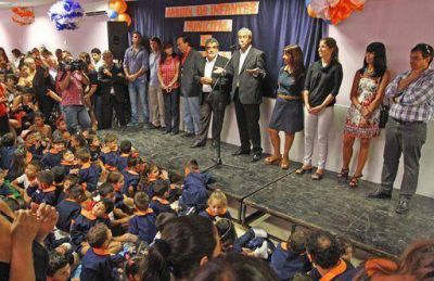 Ferraresi inaugur� obras de remodelaci�n en tres jardines municipales