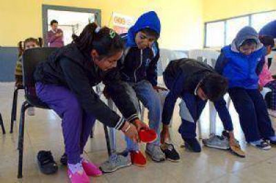 Calzado y alimentos para 13 mil chicos capitalinos