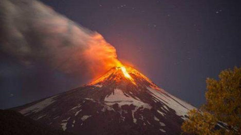 Entr� en erupci�n un volc�n en Chile y hay temor en Argentina