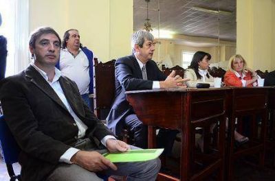Los vecinalistas respaldaron las medidas del intendente y acorralaron a la UCR