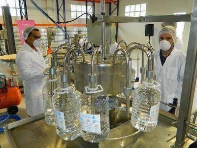 Obras Sanitarias inaugur� moderna planta envasadora de agua
