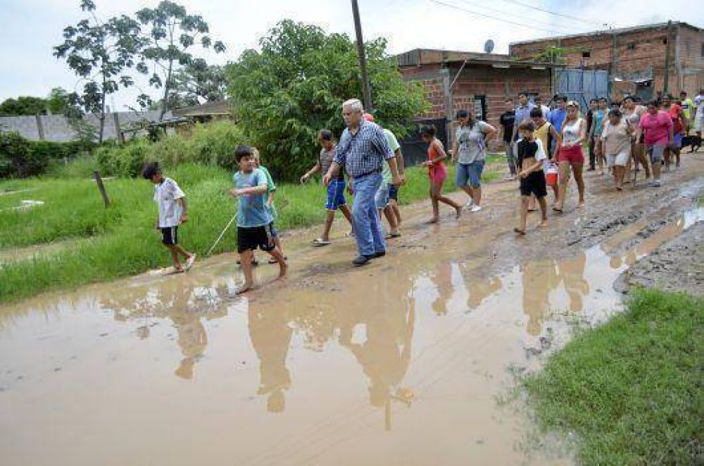 El Intendente coordin� trabajos de saneamiento y orden� asistencia para familias de los barrio Ponce, Santa Rita y San Ignacio