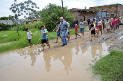 El Intendente coordin� trabajos de saneamiento y orden� asistencia para familias de los barrio Ponce, Santa Rita y San Ignacio