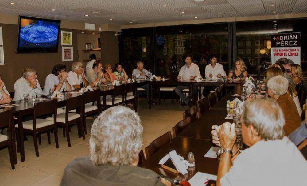 Adri�n P�rez sigue convocando vecinos de Vicente L�pez