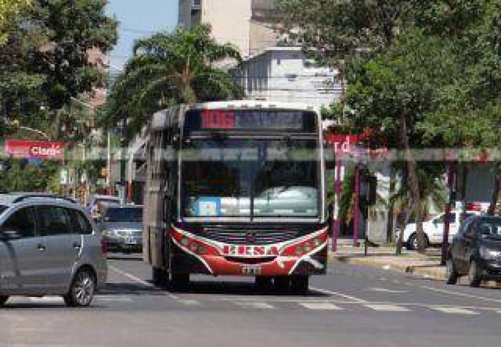�Si somos rigurosos nos quedamos sin transporte de pasajeros�, dice el secretario municipal Almiron