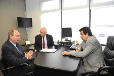 Arl�a y Gobbi se reunieron por obras para Chascom�s 