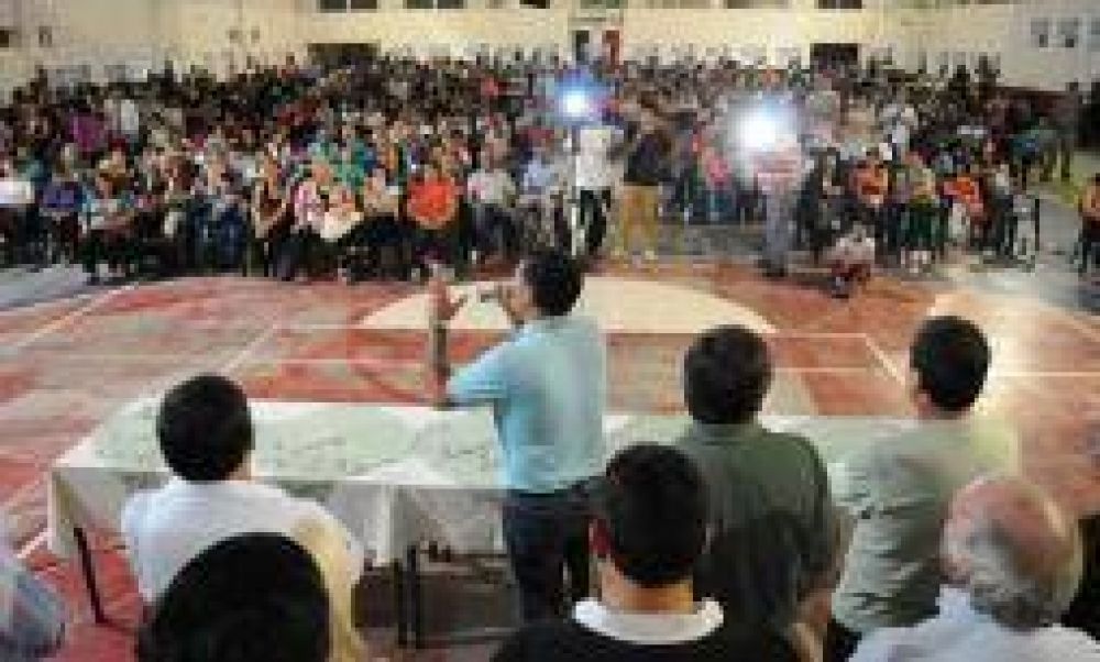 Casas le brind� un explicito apoyo al presidenciable Daniel Scioli