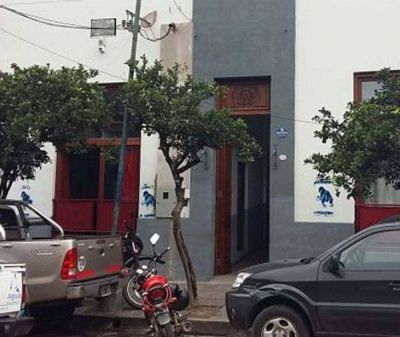 Nueva agresi�n a la sede de la Uni�n C�vica Radical