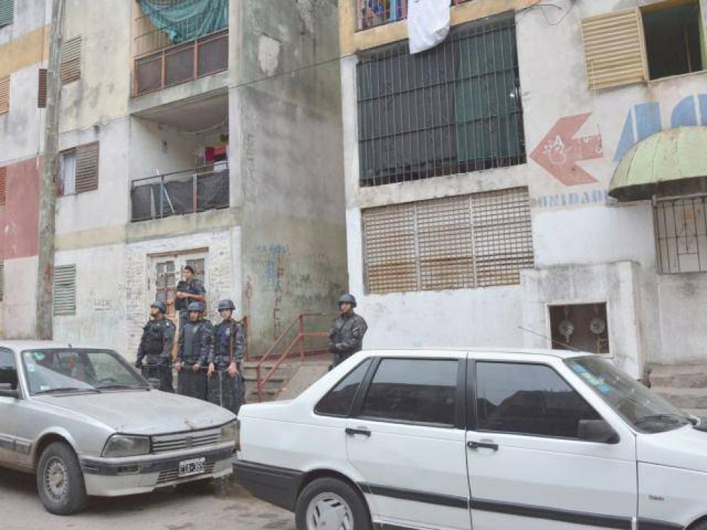 Allanamientos en barrio Pepsi