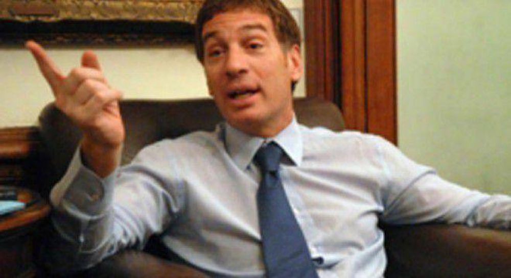Santilli ya baj� su candidatura y trata de que lo metan de vicejefe