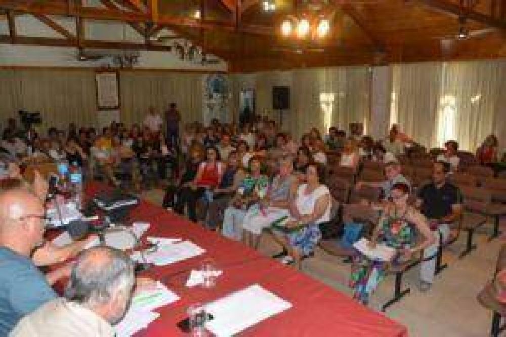 Docentes buscan un incremento del 30% en el valor �ndice