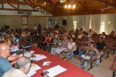 Docentes buscan un incremento del 30% en el valor �ndice
