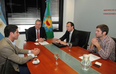Breitenstein se reuni� con j�venes emprendedores de la industria del software