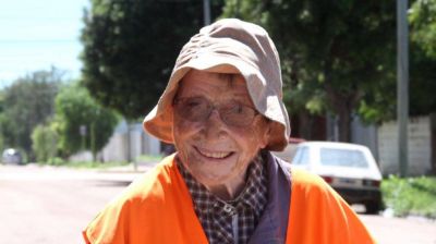 Con 91 a�os camina desde Tucum�n a Luj�n para pedir por los j�venes