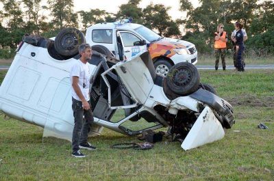 Protagoniz� un grave vuelco y s�lo sufri� heridas leves