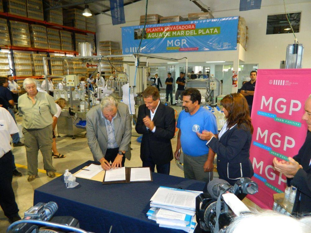 Osse firm� contratos con una inversi�n de $1,7 millones para continuar obras en escuelas provinciales