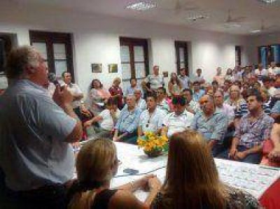 Radicales conformaron su convenci�n y afirmaron que �la campa�a ya empez�