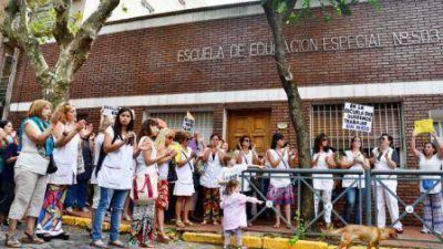 Marcha pacífica en apoyo a la maestra golpeada en San Fernando 