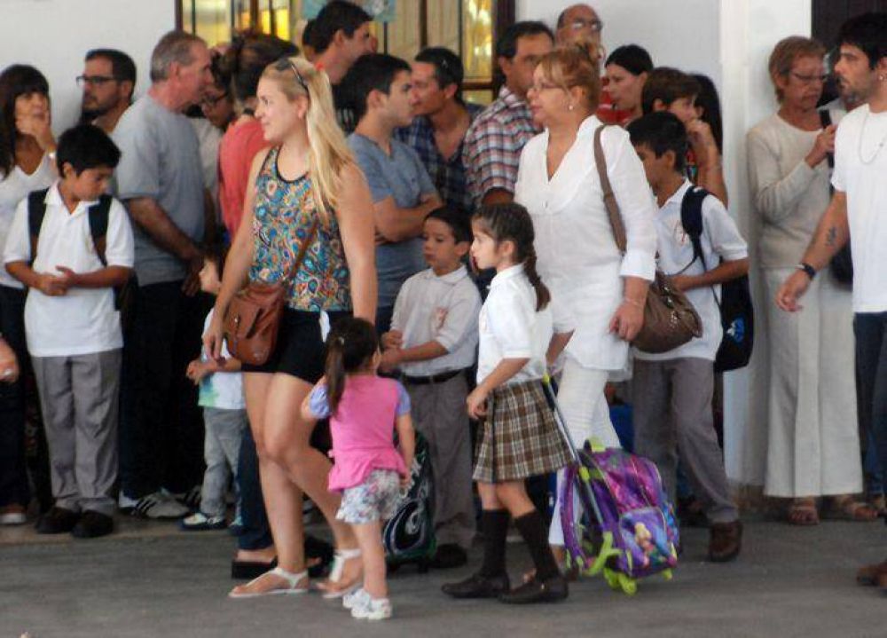 LA MAYOR�A DE LAS ESCUELAS DE Z�RATE NO INICIARON LAS CLASES