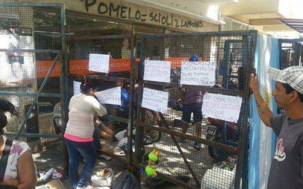 Los empresarios no fueron citados y los trabajadores de Argen Pesca siguen ocupando el ministerio