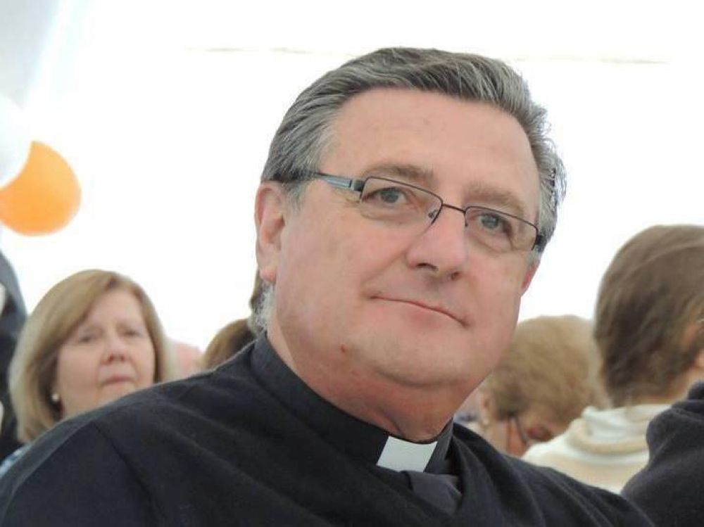 Mons. Martín: “Los colegios deben tener a su personal conforme a derecho”