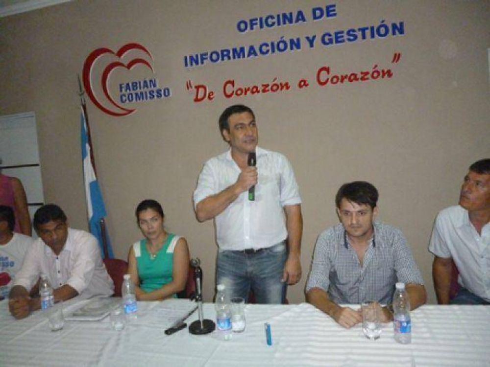 Fabi�n Comisso present� su propuesta como precandidato a intendente de S�enz Pe�a