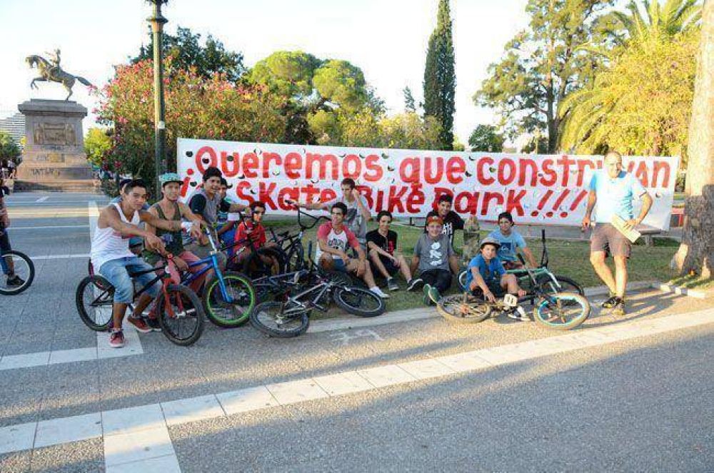 Skatepark: Aybar la echa la culpa a �la feroz pelea pol�tica� y dice que Mecca 