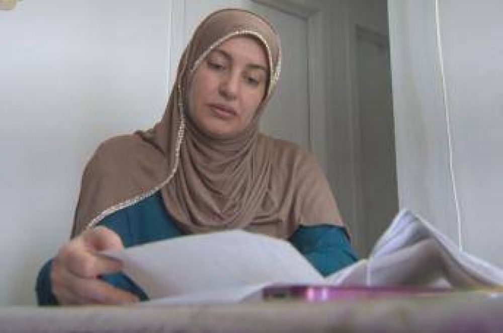 Campaña solidaria con la musulmana discriminada por su hiyab en Montreal