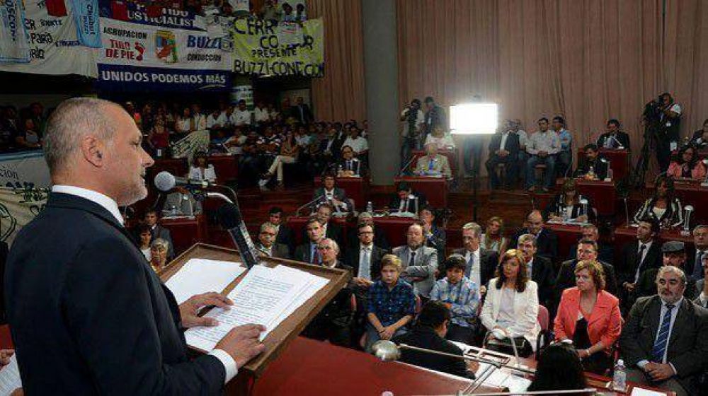 Buzzi abre sesiones en la Legislatura de Chubut