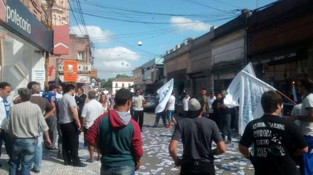 Bancarios manifestaron frente al Hipotecario por el despido de dos empleados
