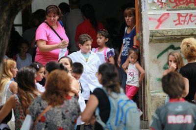 Cansancio y confusi�n entre los padres ante la reiteraci�n de los paros docentes