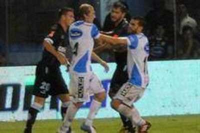 Los insultos y el cruce entre Adri�n Bast�a y Sebasti�n Saja: 