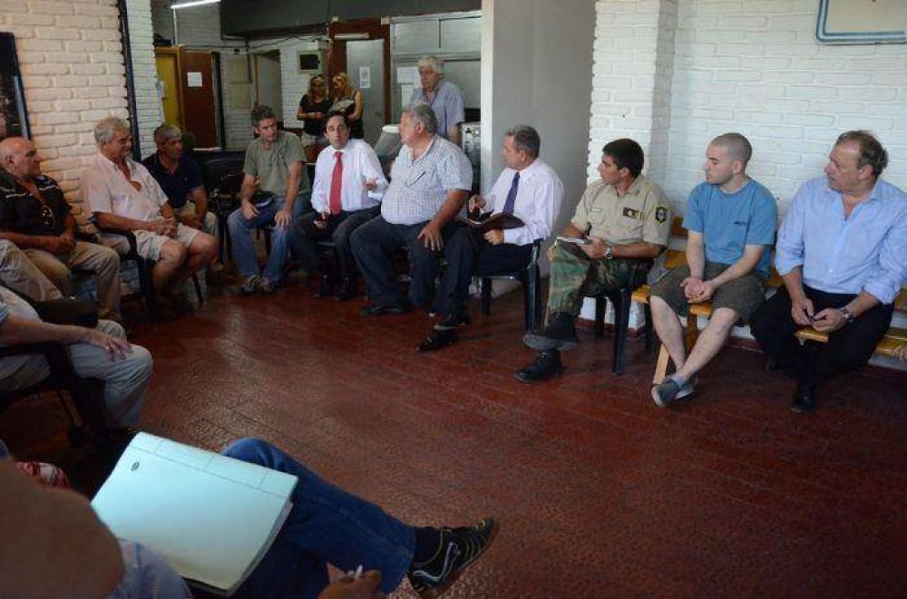 Alveolite y Telpuk se reunieron con vecinos de Bat�n para hablar sobre seguridad 