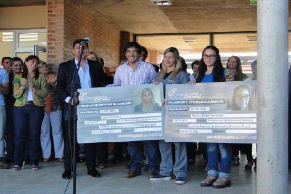Estudiantes terciarios y universitarios accedieron al transporte estudiantil gratuito