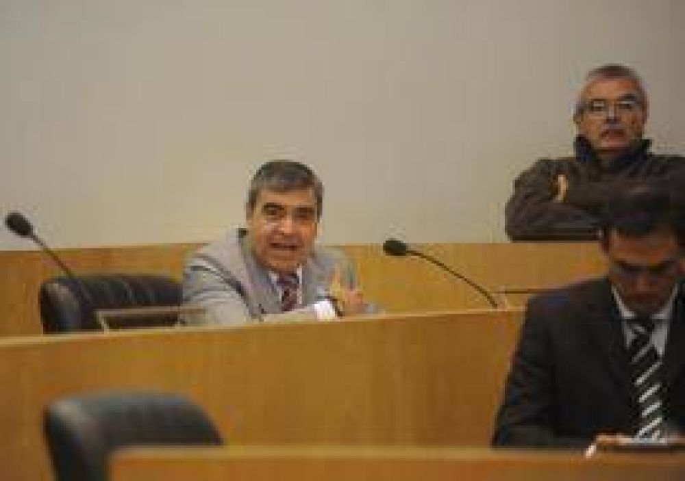 Gobierno y Municipalidad firmaron un convenio para saldar la deuda