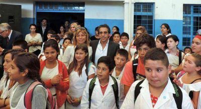 ACTO SE REALIZO EN UNA ESCUELA DE MAQUINISTA SAVIO
