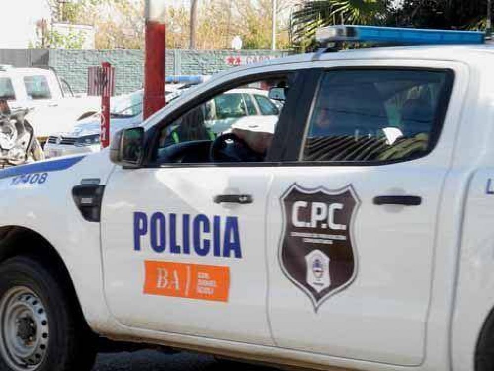 Hallaron sin vida a un indigente dentro de un auto