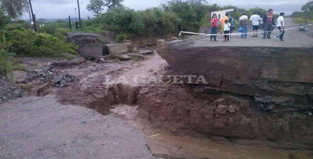 El agua se llev� parte de la ruta 336 y varios pueblos tucumanos est�n aislados