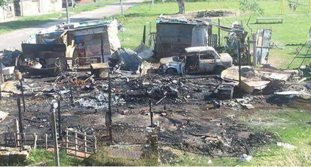 Tres detenidos por quemar intencionalmente dos viviendas