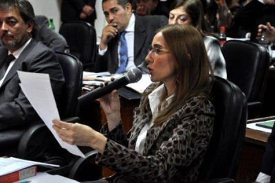 Solicitan informe al ministro Barros por el incendio en el Centro de Atenci�n y Derivaci�n