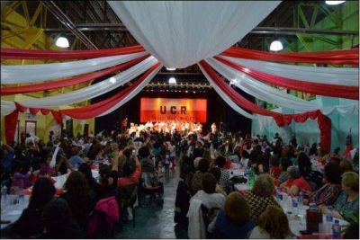 La UCR agasaj� a las mujeres en su d�a