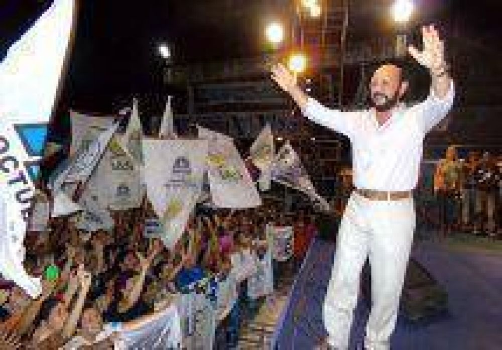 Insfr�n pidi� a las mujeres que sean guardianas del modelo formose�o
